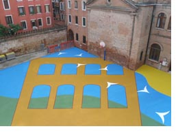 immagine del cortile ripavimentato della scuola elementare San Girolamo