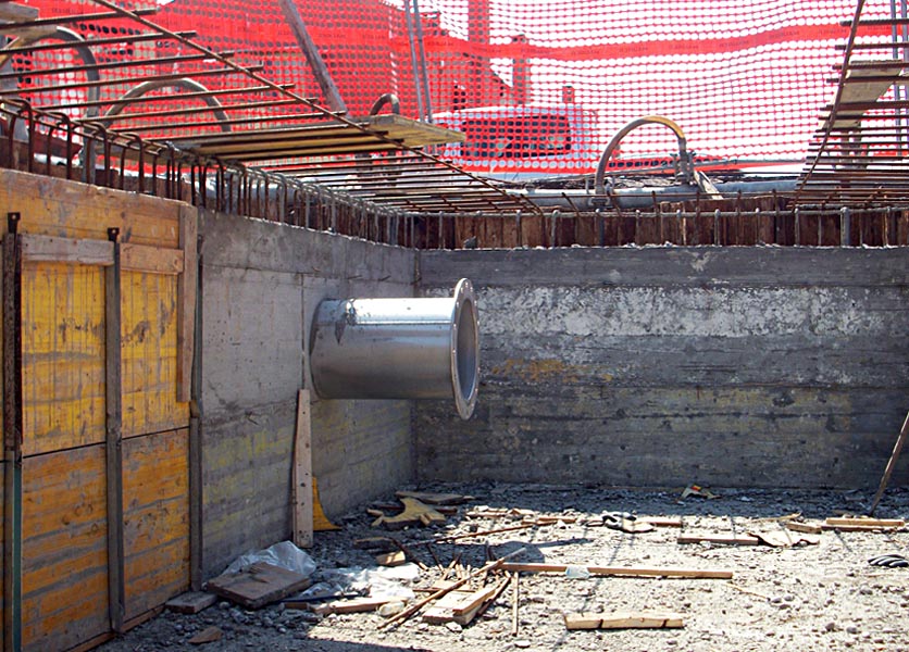 immagine durante la costruzione della vasca di accumulo dell’acqua piovana nell’abitato di Pellestrina immagine durante la costruzione della vasca di accumulo dell’acqua piovana nell’abitato di Pellestrina