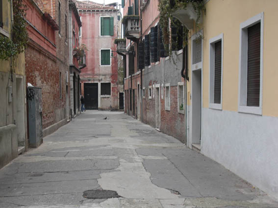 immagine dell'area di piscina Venier prima dei lavori area di piscina Venier prima dei lavori