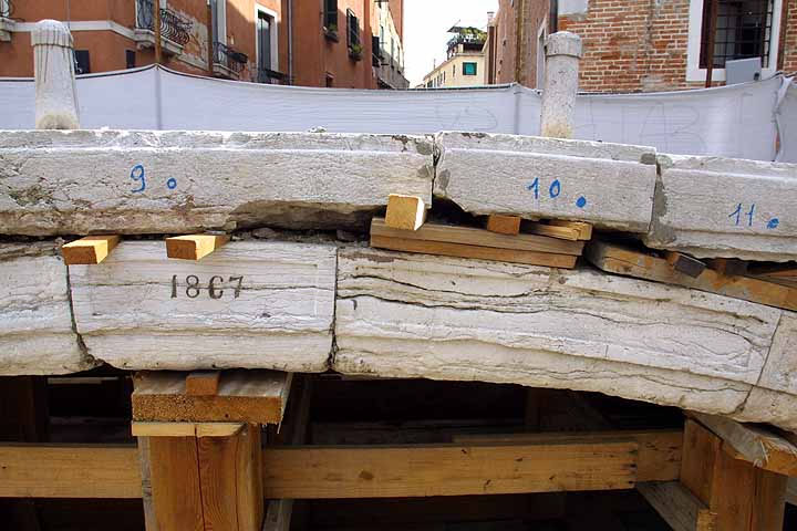 immagine del restauro di ponte Ognissanti nell'insula di San Trovaso lotto 1 immagine del restauro di ponte Ognissanti nell'insula di San Trovaso lotto 1