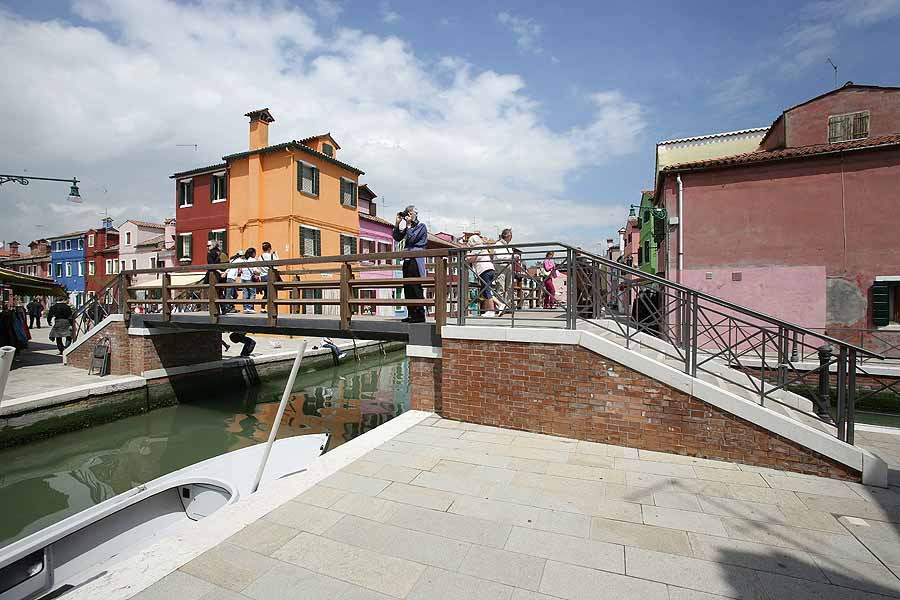 immagine di ponte dei Tre Ponti a Burano immagine di ponte dei Tre Ponti a Burano