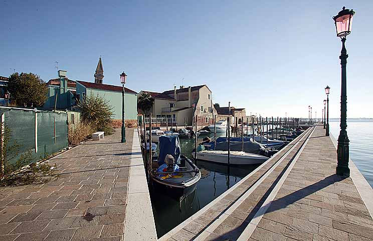 immagine della nuova struttura di ormeggio a Burano immagine della nuova struttura di ormeggio a Burano