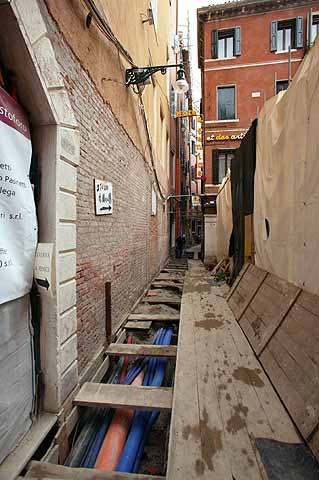 immagine dei sottoservizi in calle della Fenice immagine dei sottoservizi in calle della Fenice