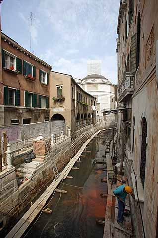 immagine del risanamento delle sponde nell'insula di Maddalena Santa Fosca immagine del risanamento delle sponde nell'insula di Maddalena Santa Fosca