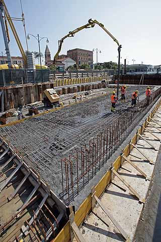 immagine dei lavori di costruzione del nuovo marginamento a Santa Maria Elisabetta immagine dei lavori di costruzione del nuovo marginamento a Santa Maria Elisabetta