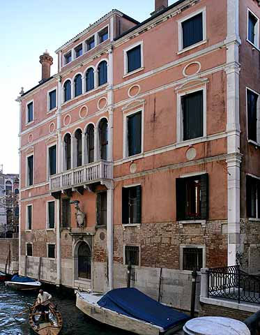 immagine della facciata sul rio della scuola Canal immagine della facciata sul rio della scuola Canal