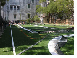 immagine del rifacimento del campo da gioco della scuola Morosini